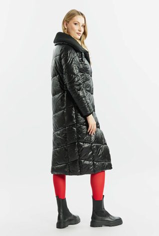 Pikowany płaszcz z kołnierzem