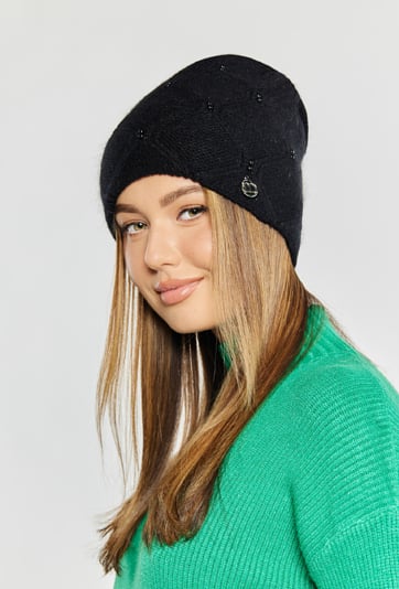 Czapka damska z koralikami