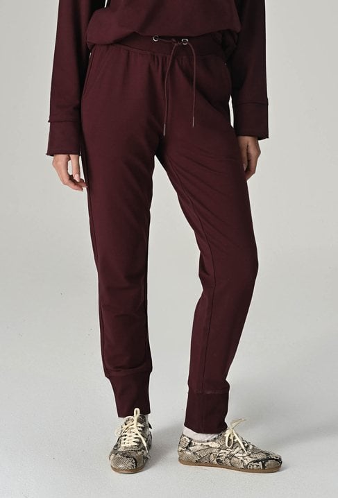 Bordowe spodnie dresowe