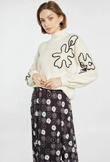 Sweter z graficznym haftem