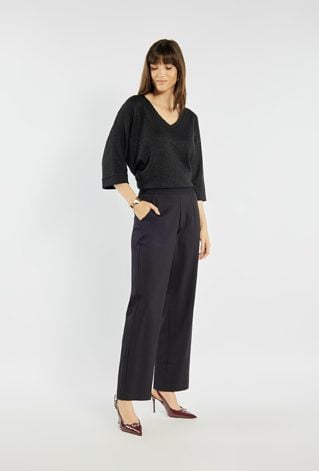 Spodnie z lekko szerszymi nogawkami