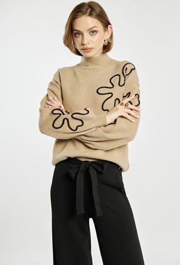 Sweter z graficznym haftem