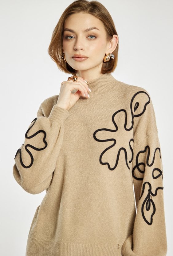 Sweter z graficznym haftem