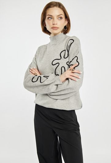 Sweter z graficznym haftem