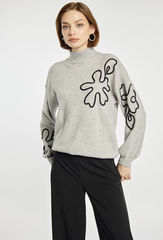 Sweter z graficznym haftem