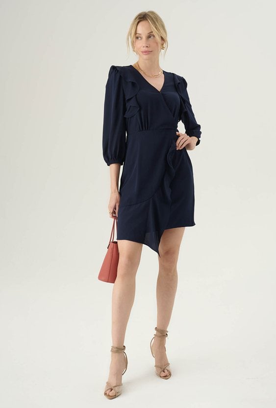 Sukienka z ozdobną falbaną