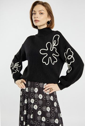 Sweter z graficznym haftem
