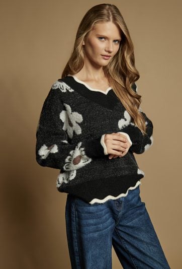 Sweter ze wzorem w duże, kontrastowe kwiaty