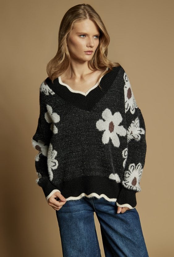 Sweter ze wzorem w duże, kontrastowe kwiaty