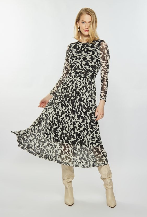 Wzorzysta sukienka midi