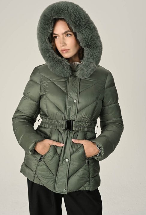 Ocieplana kurtka z paskiem w tali
