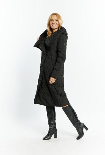 Płaszcz damski z obszernym kapturem