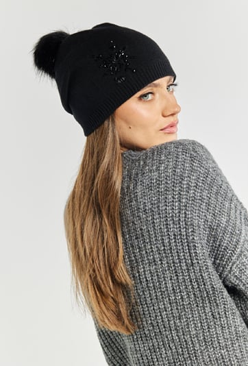 Klasyczna czapka z aplikacjami