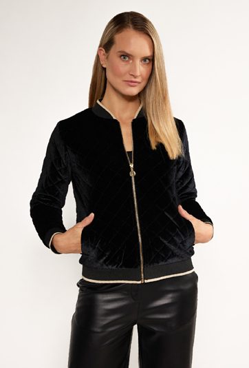 Welurowa bomberka z broszką