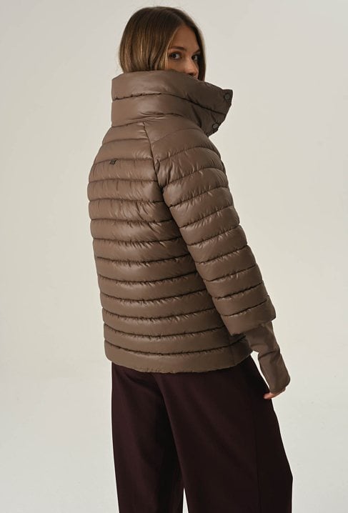 Kurtka z wysokim kołnierzem w kolorze mocha