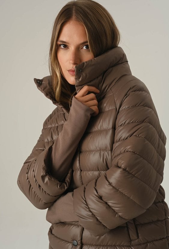 Kurtka z wysokim kołnierzem w kolorze mocha
