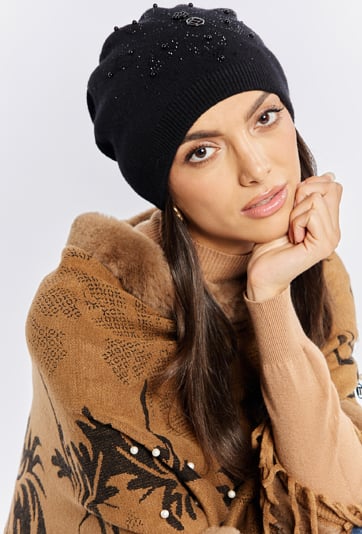 Czapka damska w czarnym kolorze