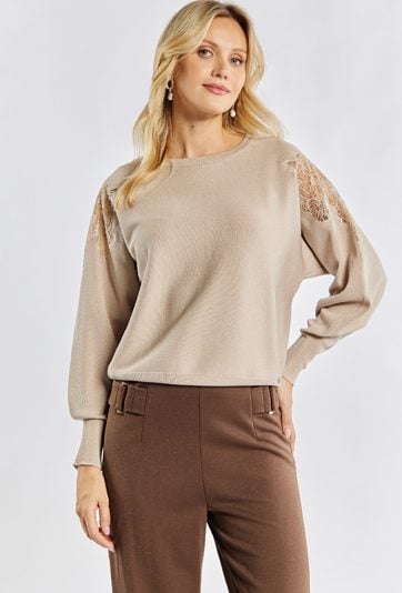 Sweter z haftowanym wzorem na rękawach