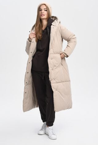 Długa kurtka wiązana w tali