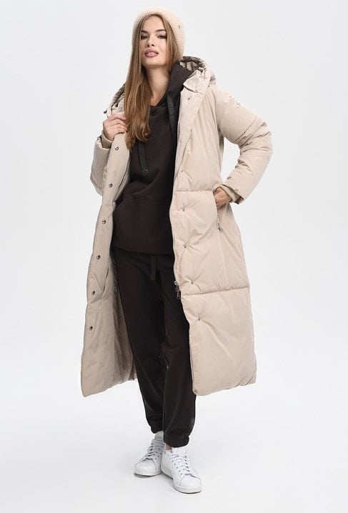 Długa kurtka wiązana w tali