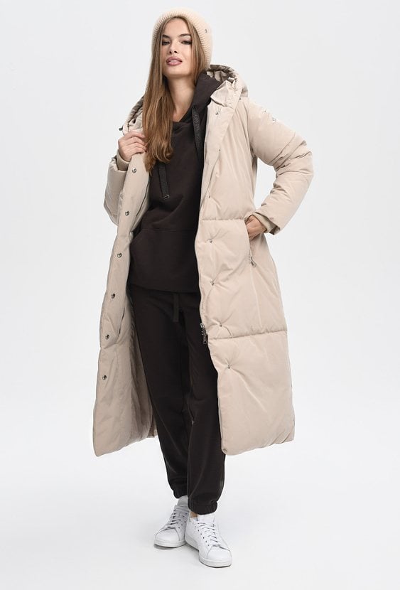 Długa kurtka wiązana w tali