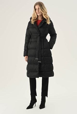 Ocieplany płaszcz wiązany w pasie