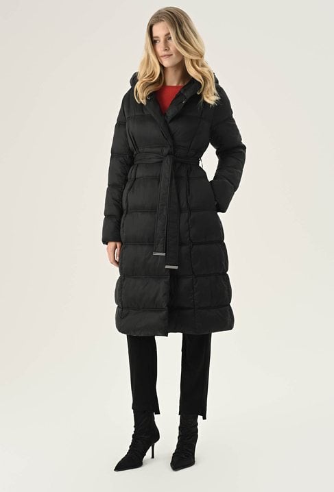 Ocieplany płaszcz wiązany w pasie