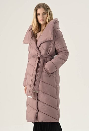 Ocieplany płaszcz z wysokim kołnierzem