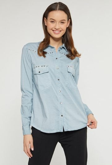 Koszula z dżetową aplikacją