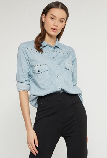 Koszula z dżetową aplikacją