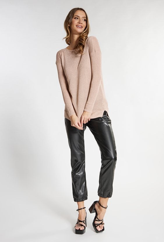 Połyskujący sweter z dłuższym tyłem