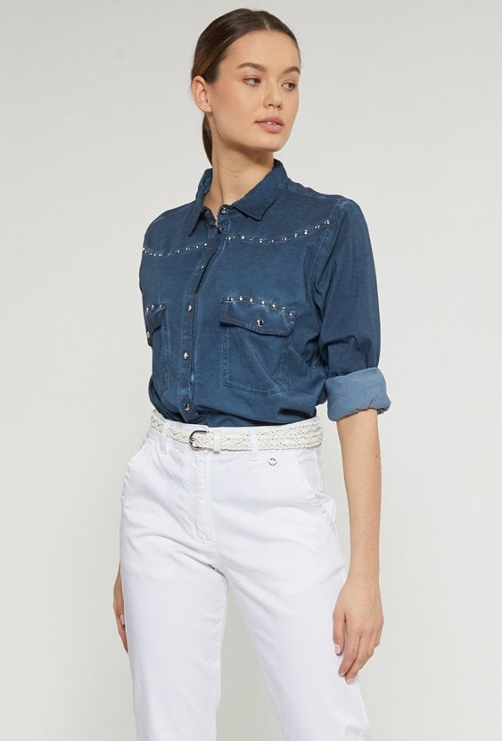 Koszula z dżetową aplikacją