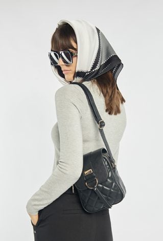 Mała torebka z pikowaniem