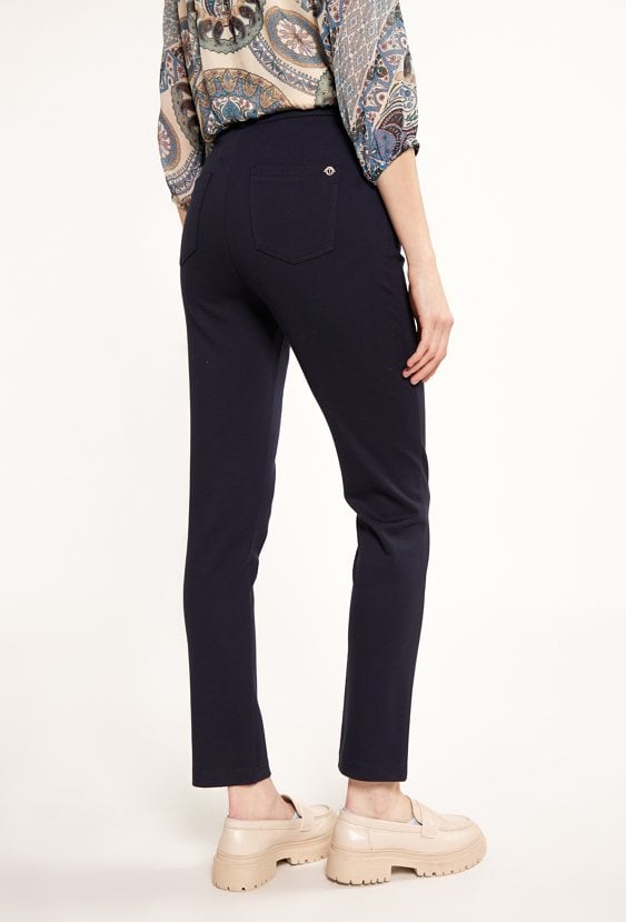 Spodnie z elastycznego materiału