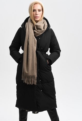 Długa kurtka wiązana w tali