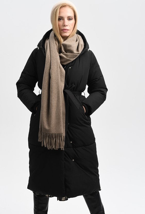 Długa kurtka wiązana w tali