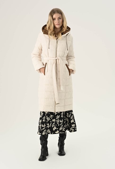 Biała kurtka z kontrastowym wykończeniem