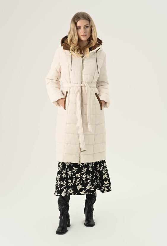 Biała kurtka z kontrastowym wykończeniem