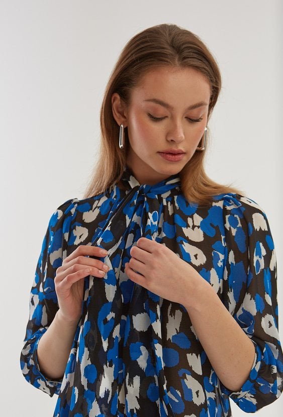Elegancka bluzka z szarfą