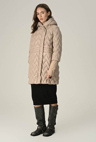 Beżowa kurtka z kapturem