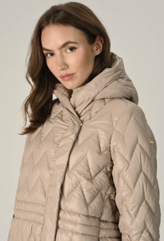 Beżowa kurtka z kapturem