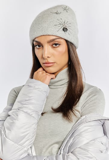 Czapka z efektowym wzorem