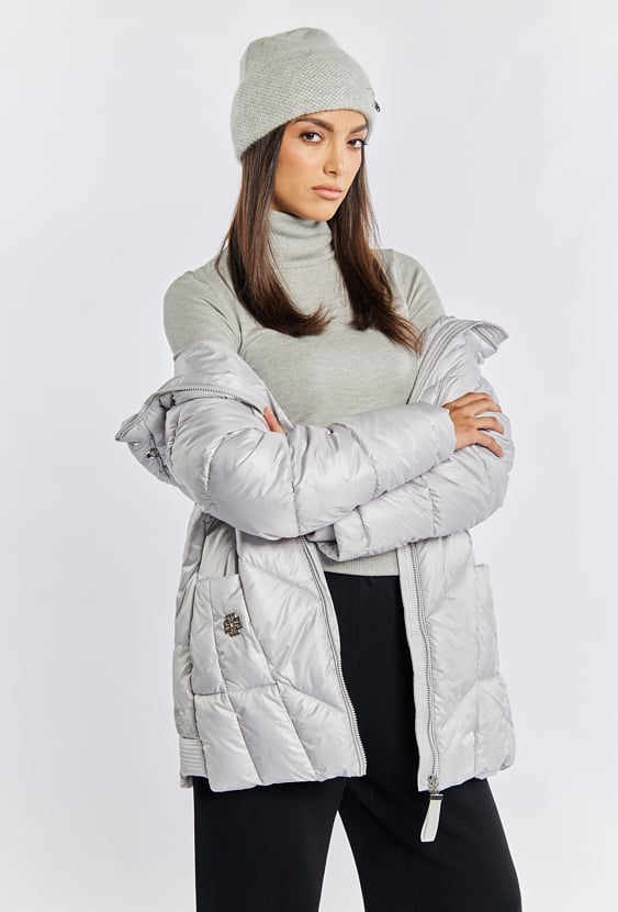 Czapka z efektowym wzorem