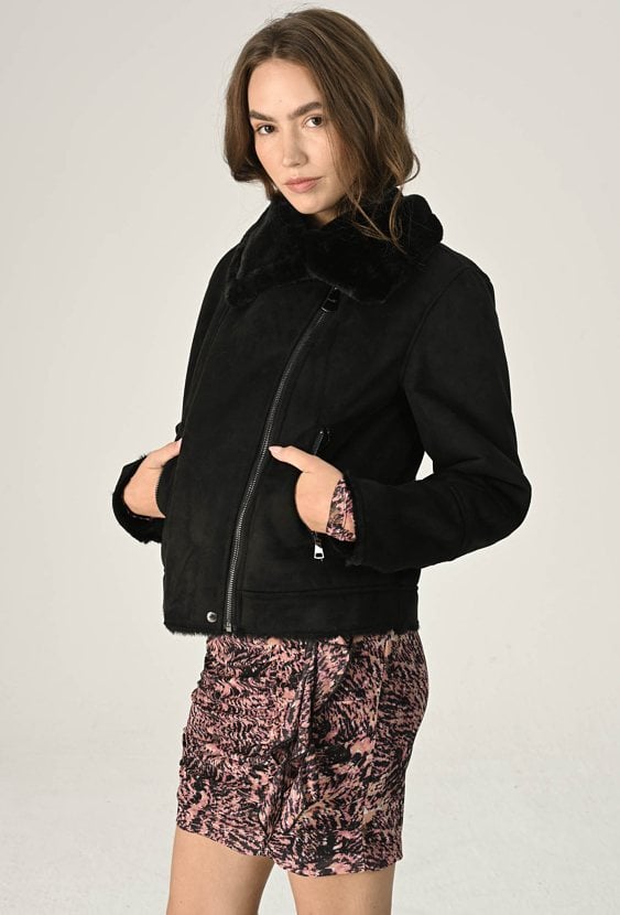 Miękki kożuch zapinany na suwak