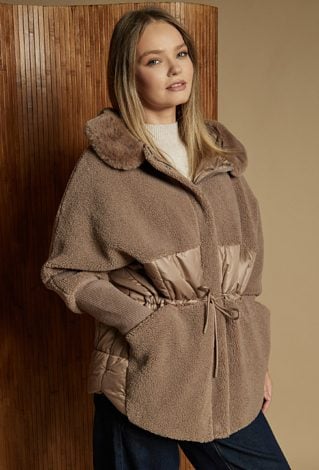 Kurtka damska o lekko oversize’owym fasonie