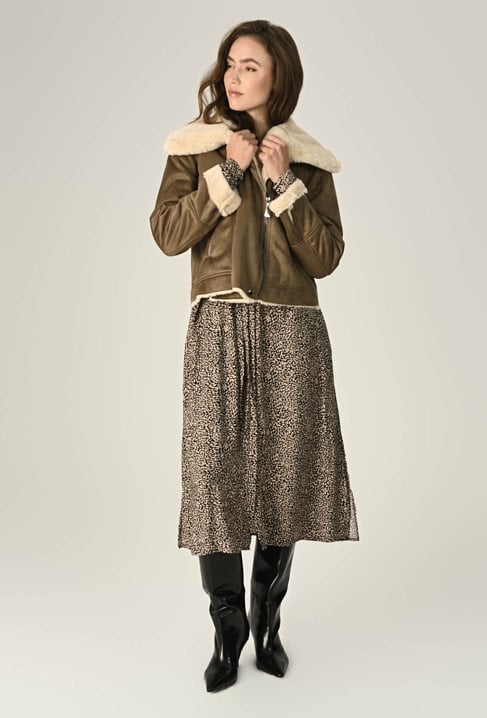 Miękki kożuch zapinany na suwak