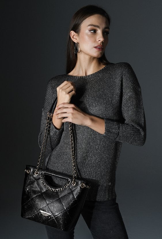 Ażurowy sweter z długim rękawem