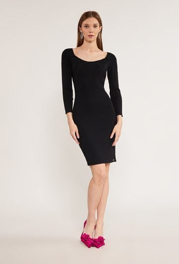 Elegancka dopasowana sukienka damska