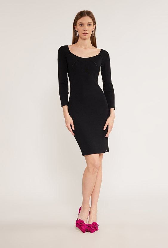 Elegancka dopasowana sukienka damska