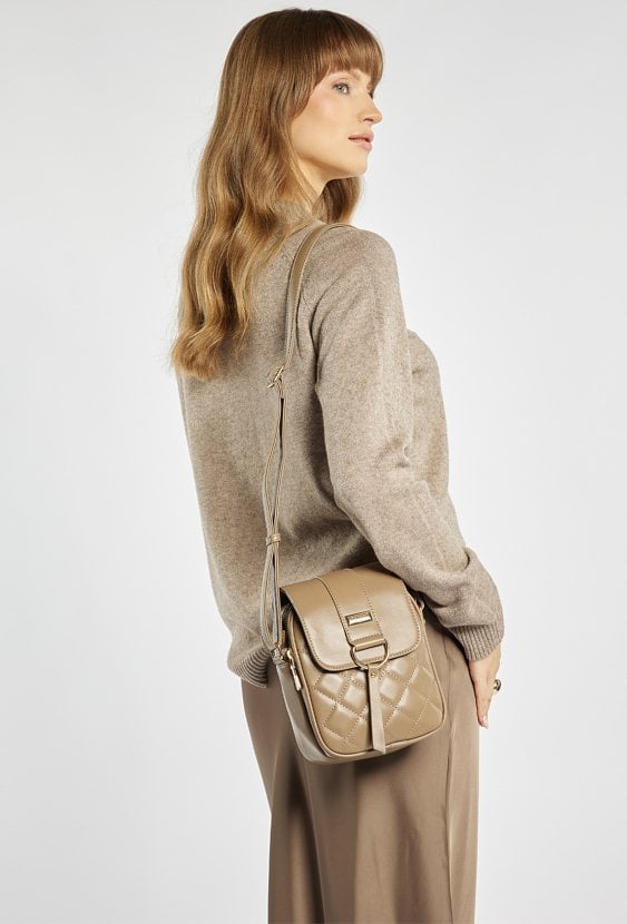 Mała torebka z pikowaniem